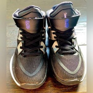 Kid Kyrie Irving Infinity Basketball Shoes | Boys | size 11C